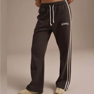 Adanola Varsity Loose Fit XS Tall Sweatpants in Coffee Bean